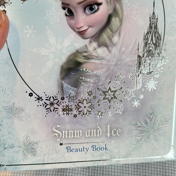 ELF Disney Elsa Snow and Ice Beauty Book Makeup - Picture 3 of 16
